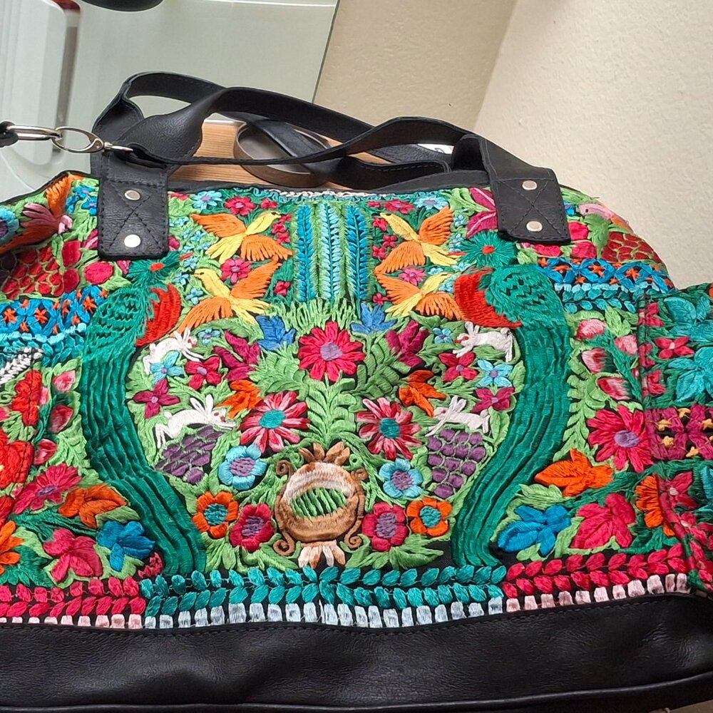 Maria's ARTISAN Leather convertible bag; Shoulder/ crossbody/ backpack - Picture 5 of 11